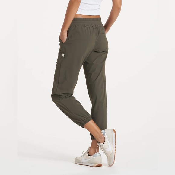 NWT Vuori Miles Women's Performance Joggers in Oregano - Picture 5 of 8